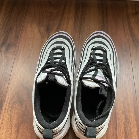 Nike sneakers - Picture 2 of 4